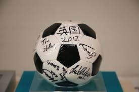 梅西小时候铃声响了不回教室，老师批评他：马拉多纳只有一个